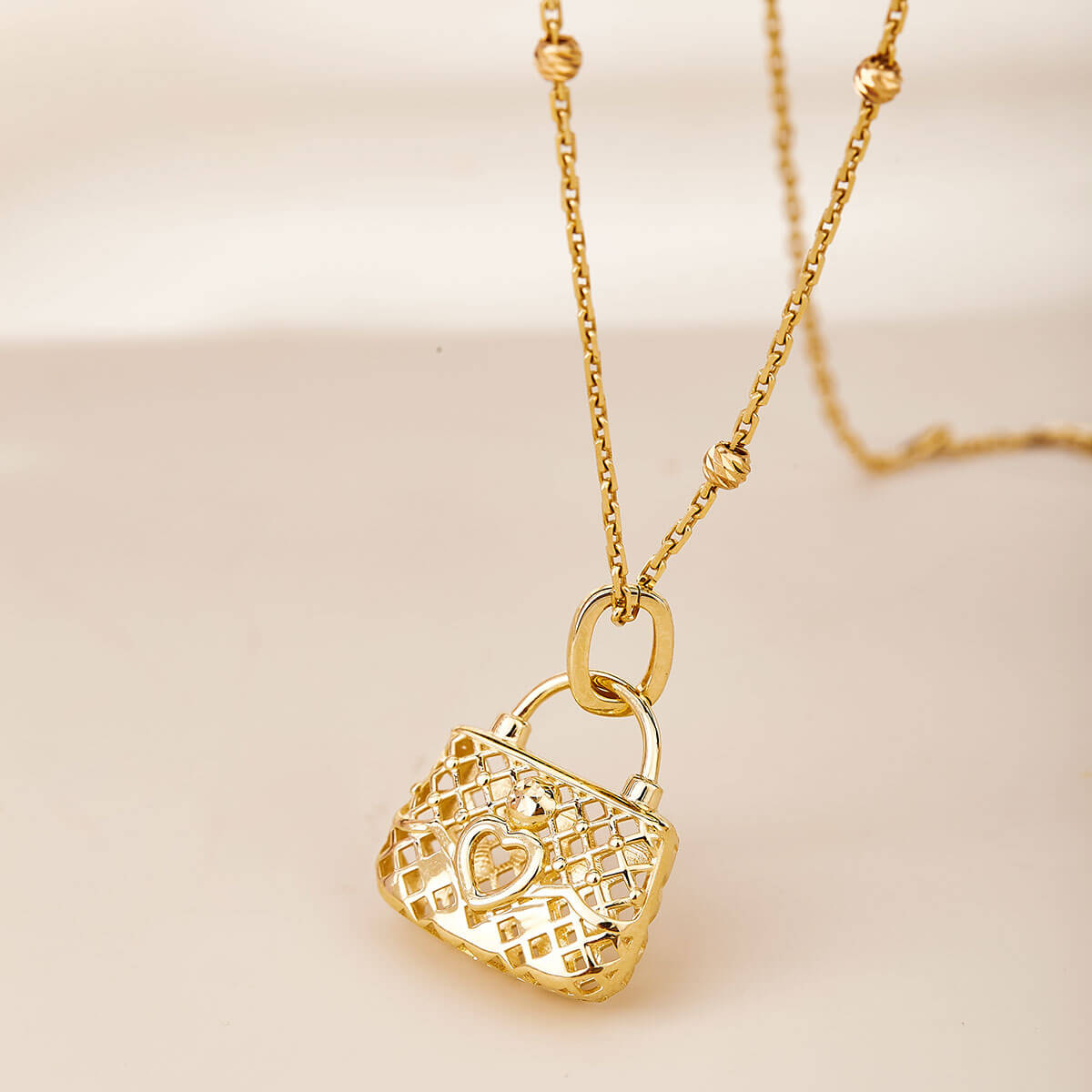 18K gold pendant