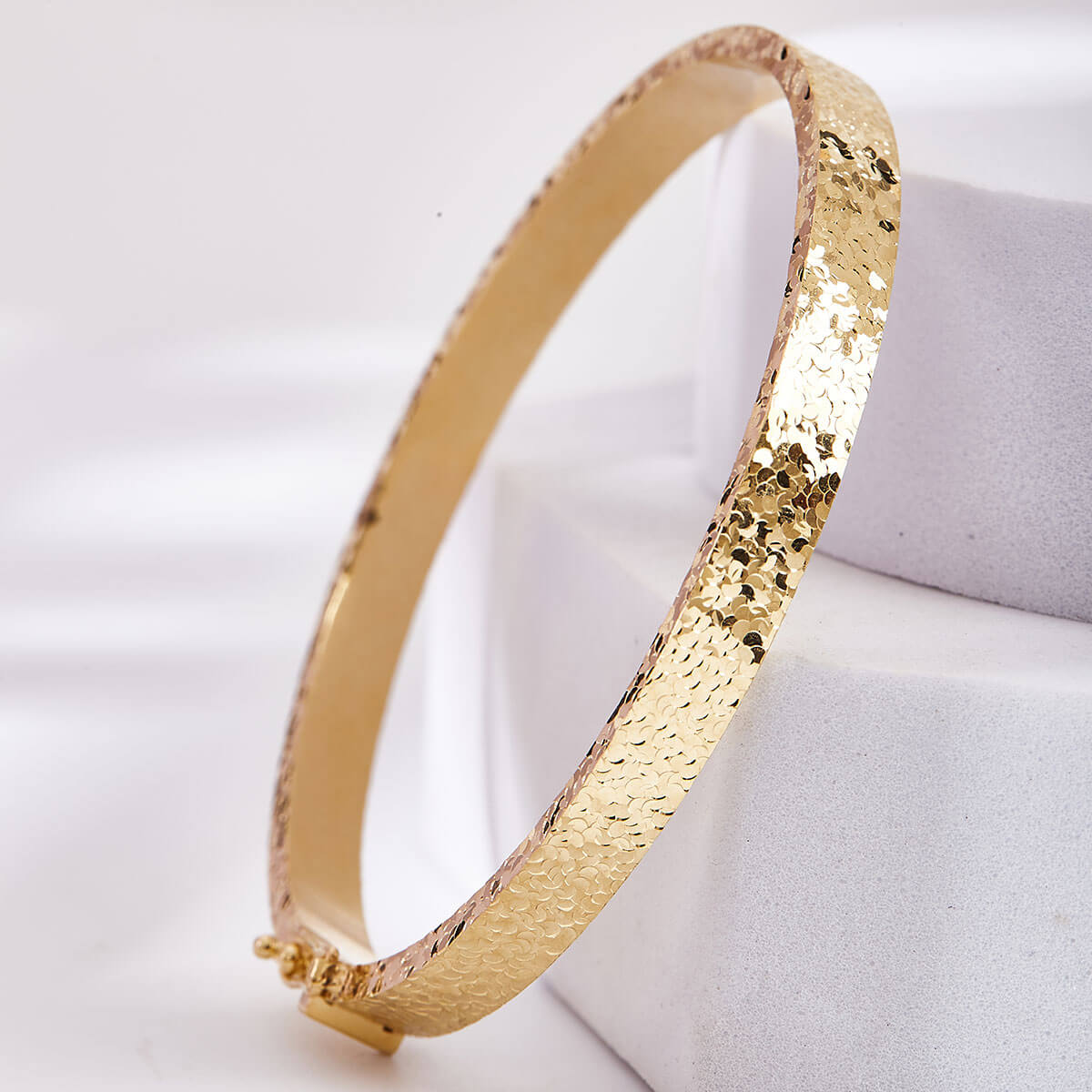 18K gold Bangle