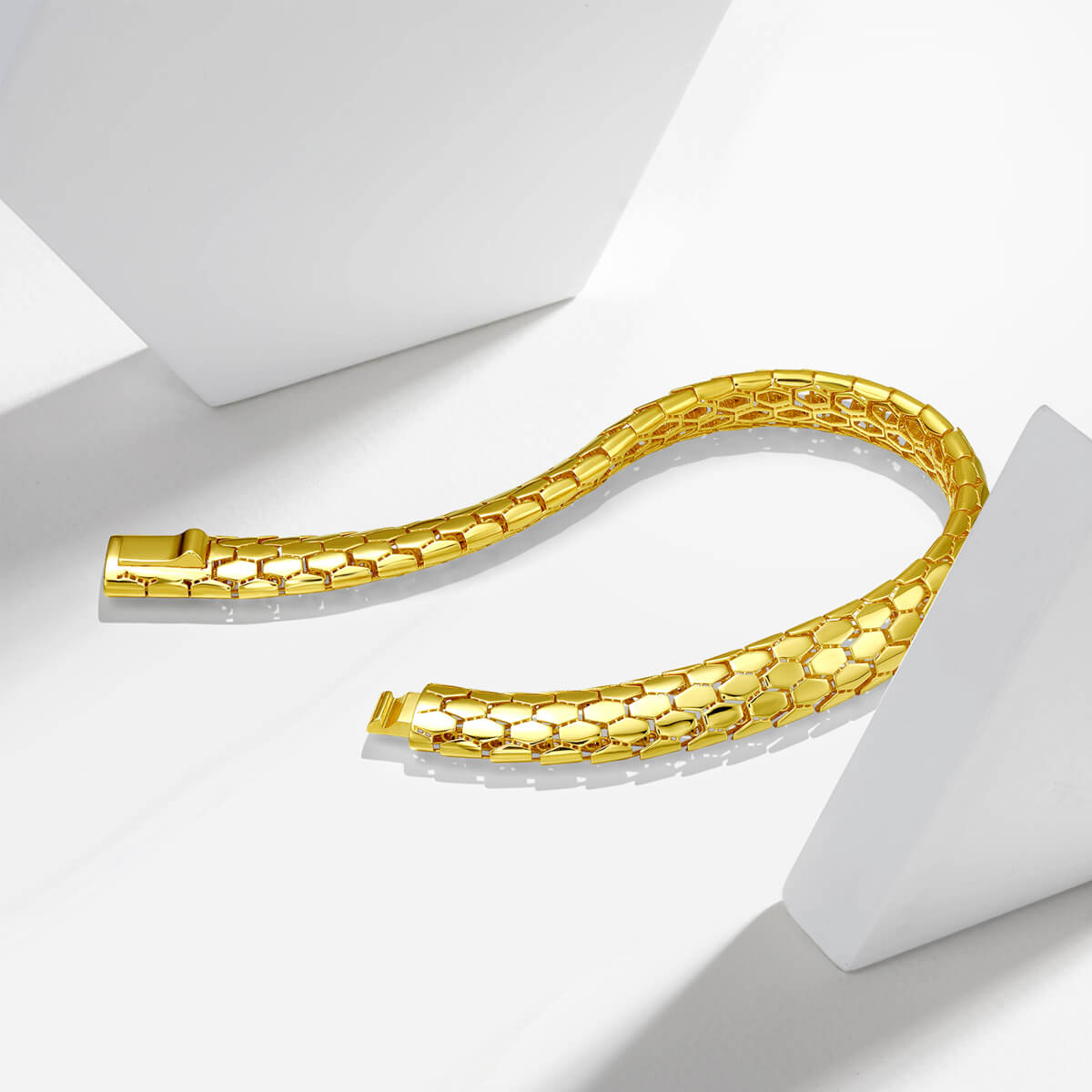 18K yellow exquisite snake patterned bracelet